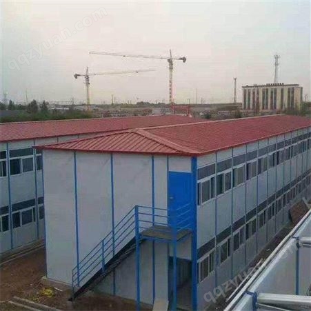 潍坊项目部活动板房 T式彩钢活动房 四坡五脊幕墙板房 芳林厂家生产定制